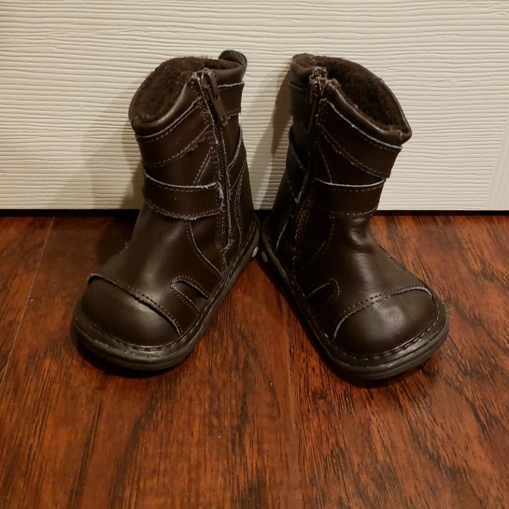 Boots that squeak!